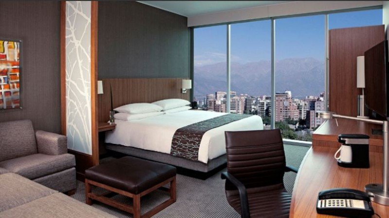 Las habitaciones cuentan con vista a la montaña o la ciudad. Las habitaciones cuentan con vista a la montaña o la ciudad.