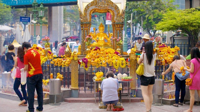 Templo induísta de Erawan, situado en la zona del atentado de Bangkok. Templo induísta de Erawan, situado en la zona del atentado de Bangkok.