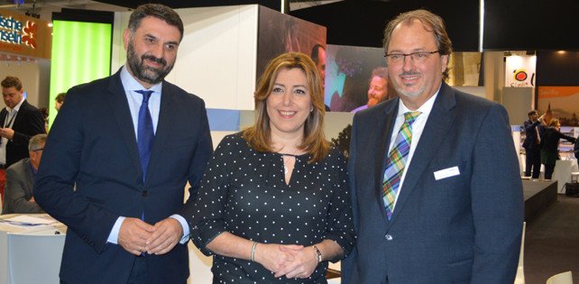 Susana Díaz con el consejero de Turismo y Deporte, Javier Fernández, y el responsable de Gebeco, uno de los principales intermediarios turísticos alemanes, especializado en cultura y naturaleza, con el que la Junta ha cerrado un acuerdo en el marco de la ITB de Berlín. 