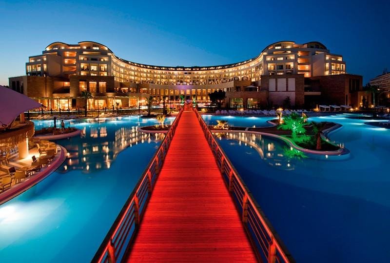 Los dos hoteles Riu de Turquía, situados en Belek, en Antalya, son de 5 estrellas y se comercializan en régimen de todo incluido. Los dos hoteles Riu de Turquía, situados en Belek, en Antalya, son de 5 estrellas y se comercializan en régimen de todo incluido.