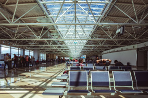 España recomienda no viajar a Ucrania y que los españoles abandonen el país