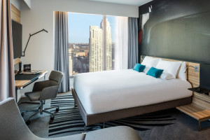 Accor venderá paquetes con vuelo de la mano de Expedia